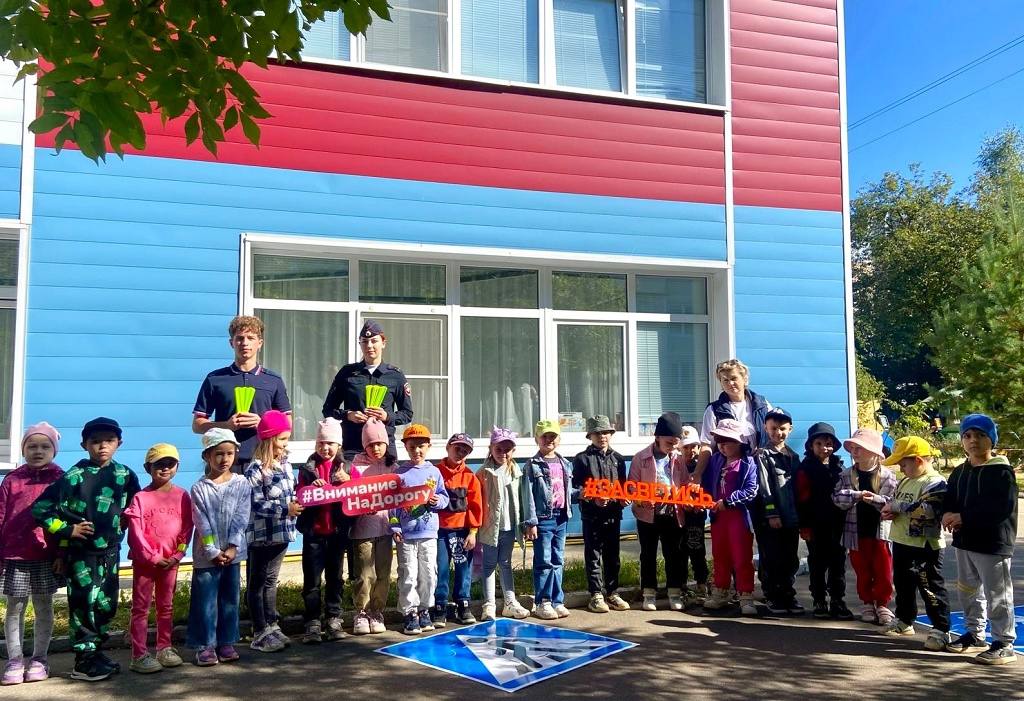 В Дмитрове сотрудница Госавтоинспекции провела занятие по безопасности дорожного движения для дошкольников.