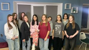 Красота в деталях: в общежитии Подмосковного политехнического колледжа прошел мастер-класс по макияжу.