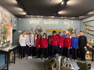 Активисты Движения Первых школы №3 посетили первый в Дмитрове музей, посвящённый Специальной военной операции — «ZOV»