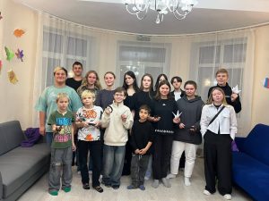 Волонтеры Подмосковного политехнического колледжа навестили воспитанников семейного центра помощи семье и детям «Остров надежды».