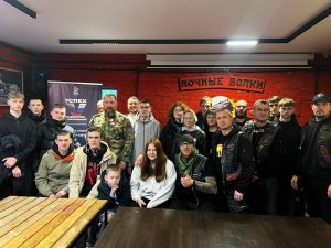 Студенты волонтерского объединения «Искра» Подмосковного политехнического колледжа посетили клубный дом «Ночных Волков» г. Дмитрова.