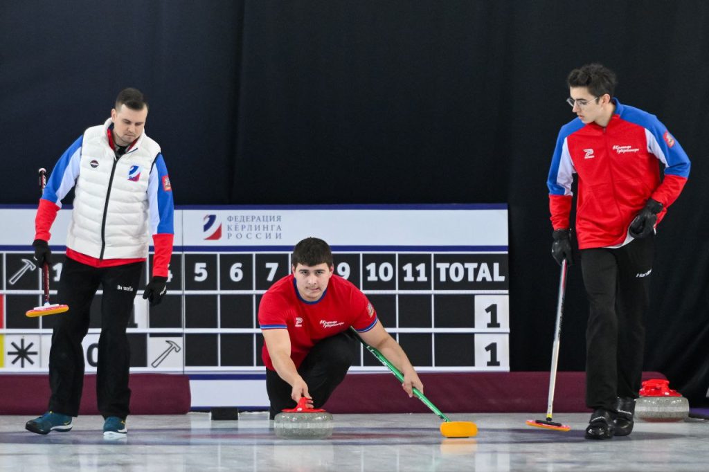 В Краснодарском крае (ФТ «Сириус») проходил Кубок России по кёрлингу среди мужских команд.