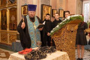 Студенты-волонтеры «Искры» согрели сердца наших героев!