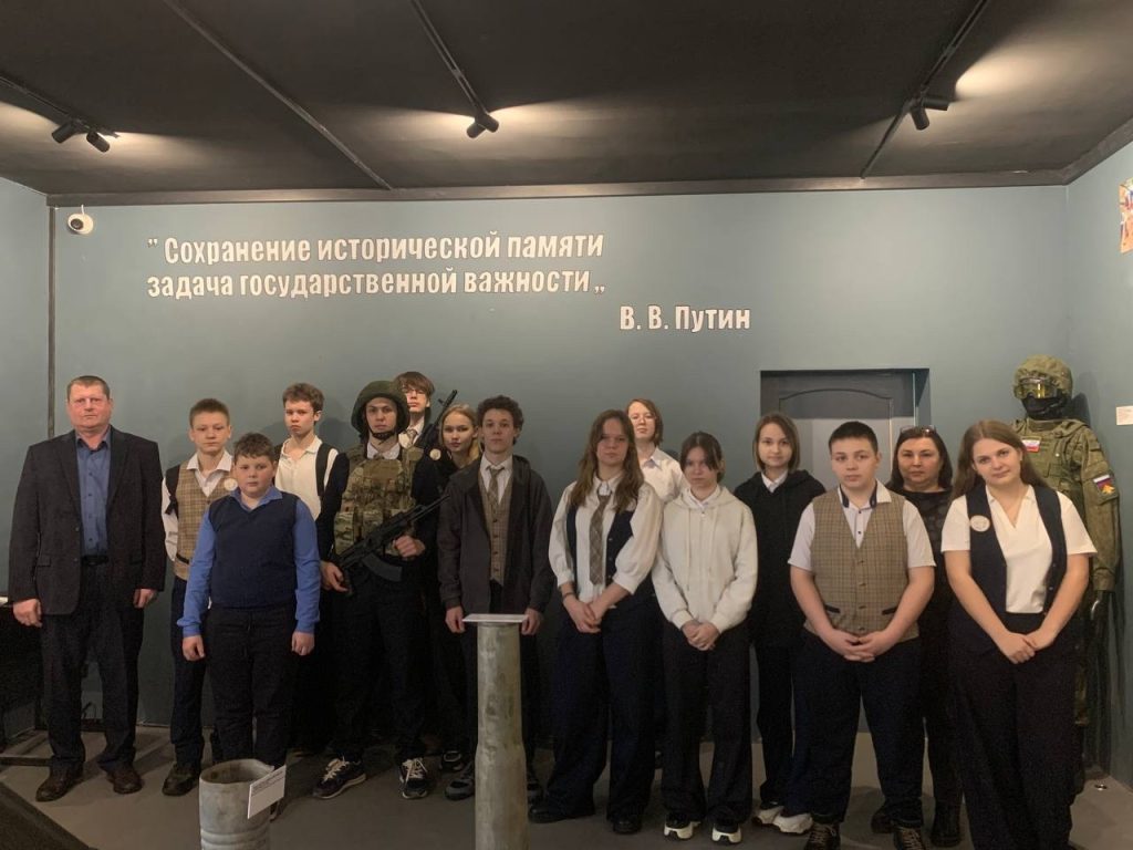 В преддверии Дня защитника Отечества отряд «Гвардия за правду» под руководством Петрухина Сергея Юрьевича побывал в музее СВО.