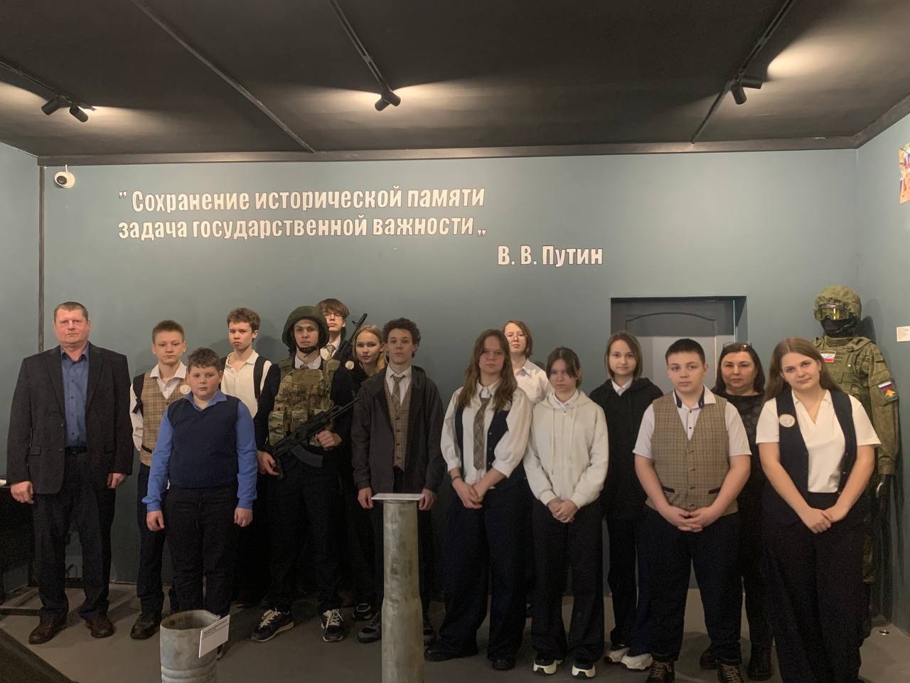 В преддверии Дня защитника Отечества отряд «Гвардия за правду» под руководством Петрухина Сергея Юрьевича побывал в музее СВО.