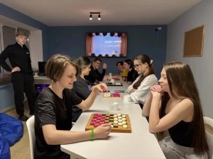 В общежитии Подмосковного политеха прошел турнир по русским шашкам.