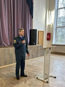 В Подмосковном политехническом колледже состоялась профилактическая встреча студентов с ветераном МЧС России Родионовым Сергеем Александровичем.