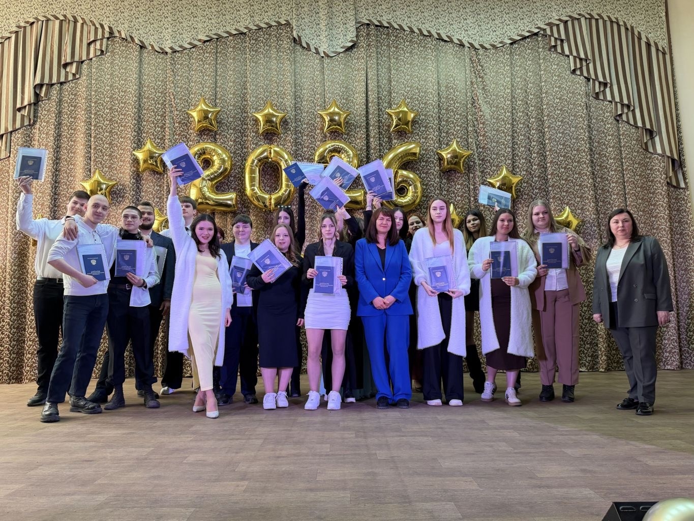 Выпускной — один из самых знаменательных моментов для каждого человека. Это возможность подвести итоги и начать новую жизнь.