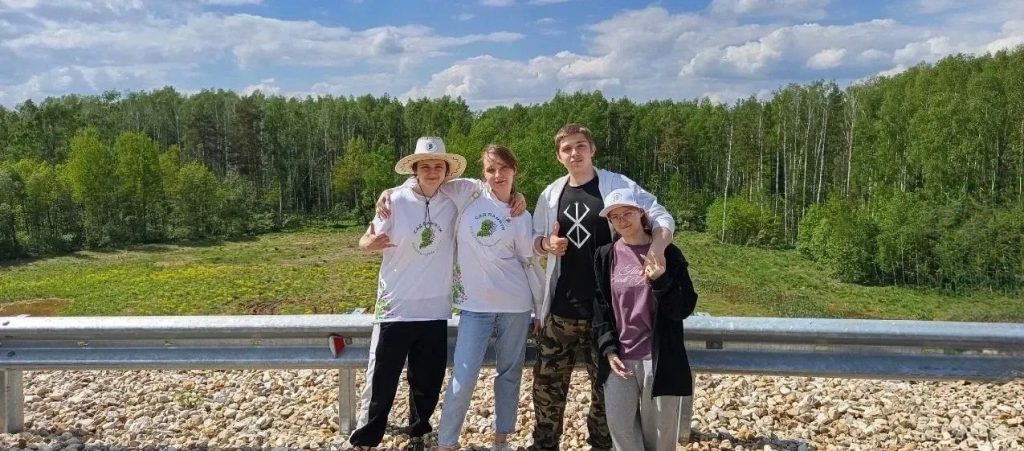 Волонтёры Подмосковного политехнического колледжа приняли участие в акции «Сад памяти» на территории ТКО «Непейно»