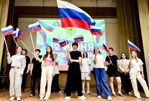 Студенческий совет, собрав первокурсников, присоединился к национальному флешмобу #МестоСилы.