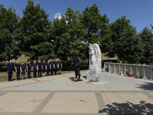 Студенты приняли участие в торжественном возложении цветов к мемориалу «Вечный огонь» и новому памятнику, посвященному участникам СВО
