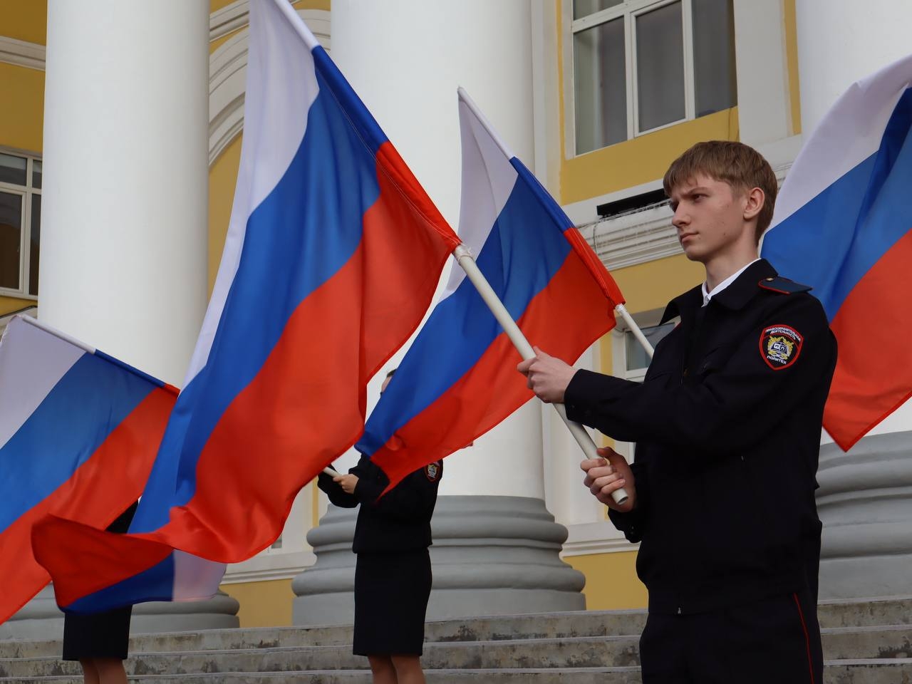 Волонтёры Подмосковья совместно с Подмосковным политехническим колледжем организовали флешмоб ко Дню воссоединения