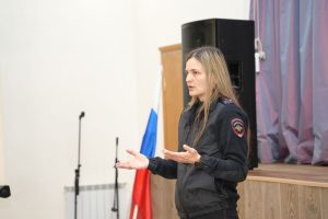 В рамках воспитательной работы в Подмосковном политехе с первокурсниками состоялась встреча с инспектором отдела по делам несовершеннолетних УМВД России «Дмитровское»