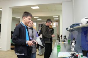 Студенты Подмосковного политического колледжа научили школьников заряжать гаджеты без риска для жизни