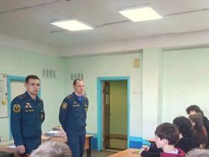 Профессия — помогать: студенты Подмосковного политехнического колледжа познакомились с работой сотрудников МЧС