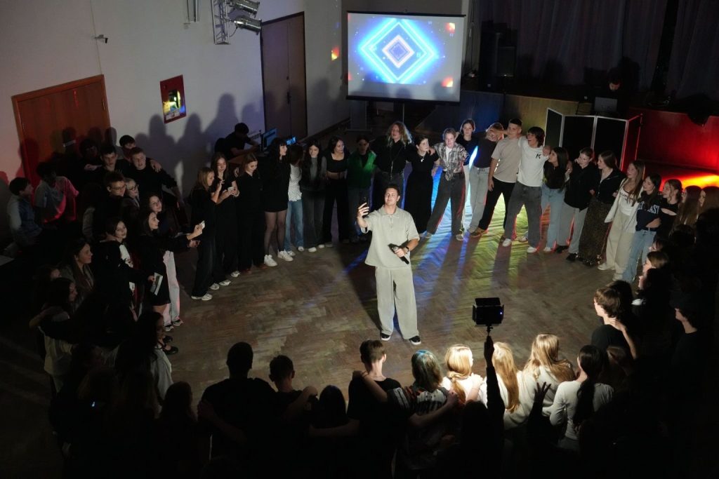 Танцы, викторины и подарки: как мы зажгли на дискотеке в Подмосковном политехническом колледже!